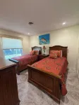 Island Living, Within Walking Distance To Beach Restaurants Shops Parks Marina - 4-Star