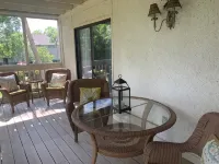 Freshly Updated 2 Bed/2 Bath - Villas