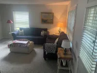 Cozy 2-bedroom condo in enchanting Petoskey with WiFi, AC. State Park, Bike Path - 民宿