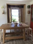 Stylish house with fabulous view of the medieval hilltop village Cordes sur Ciel - บังกะโล