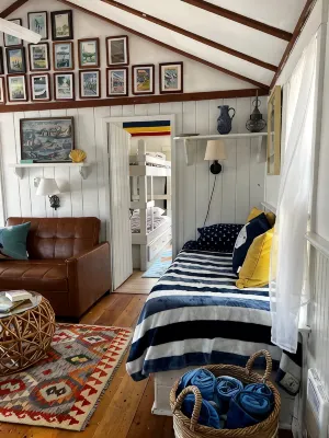 Classic Cape Cod Beach Cottage Steps to Private Beach or Stroll to Town! A/C ! - 3つ星