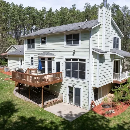 Team house! Spacious 7-bedroom house, fitness room and WiFi in lovely Rockford