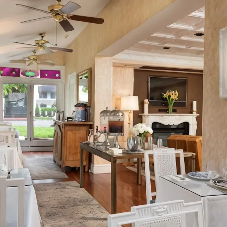Chateau Inn and Suites