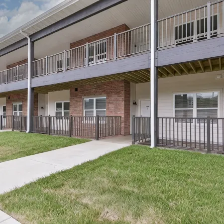 GORGEOUS 3-BEDROOM LUXURY CONDO/HEART OF BRANSON/INDOOR POOL/SPACIOUS/NO-STEPS!