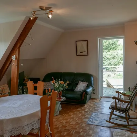 Apt. near beaches and golf course in quiet residential area close to shops
