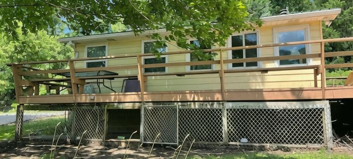 Riverside cabin in NRG National Park & Preserve Hotéis em Summers County