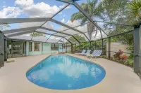 Heated Private Pool, 5 Miles to Beach. Colorful, bright family-sized home. - プール