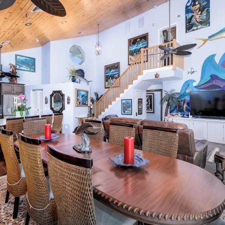 Sleeps 10 - Private house with 110’ of Deep Water Dockage, Pool, Hot Tub & more!