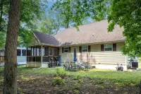 Beautiful Pines Home - Great for Large Families & Close to All Area Attractions!