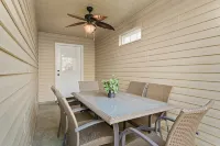 Stunning Cottage home with King bed! Pet-friendly!