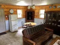 Mennonite Built Cabin on 81 acres surrounded by 30,000 acres of state park Hotels in Bledsoe County