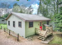 3BR Lakefront Cabin with WiFi & Private Docks - Chalets