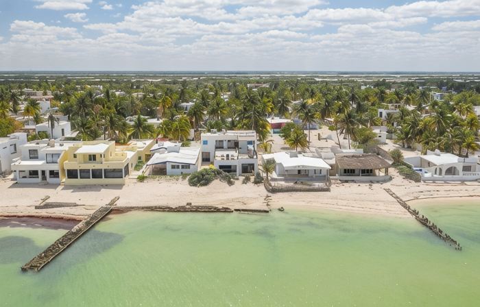 Coastal Casual Bliss: Beach + Pool + Rooftop Deck + Generator + Fast Internet