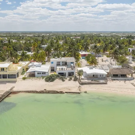 Coastal Casual Bliss: Beach + Pool + Rooftop Deck + Generator + Fast Internet