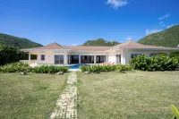 Direct Beachfront 6 BDR/en-suite /maid included. Excellent service. Rare gem (H) - Homestays