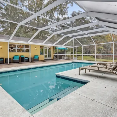5Br UF Family Retreat with Private Pool, Pond, Game Room – Sleeps 10