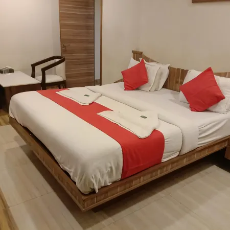 Hotel Praveen International Отели в г. Улхаснагар