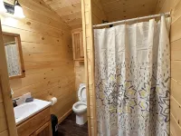 Green Cabin in Surry close to Acadia and Bar Harbor Hotele w: Surry