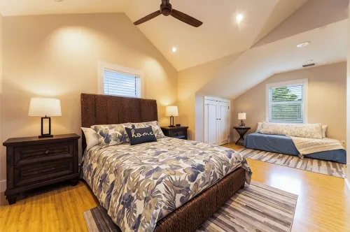 OFF THE HOOK - 3 Bedroom / 3 Bathroom W/ Pool & Parking - Private Pools