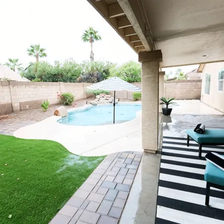 Travelers Paradise - A 5 Star Poolside Resort Getaway