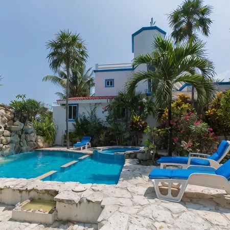 Beachfront Villa with pool & waterfall: Gorgeous sandy beach