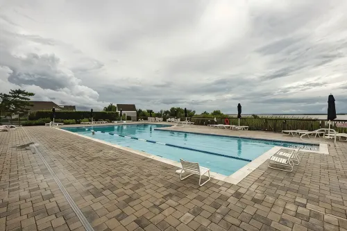 Gorgeous House 3 Min Walk to Ocean; Community Pool, Celebrate the Simple Life!
