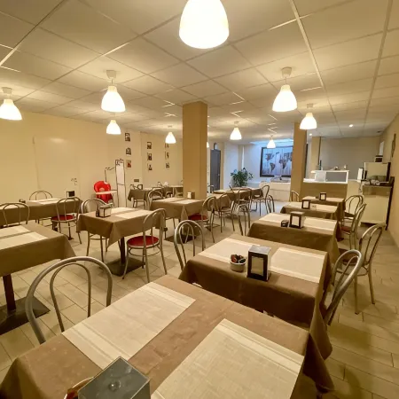 Eremes Rooms & Apartments