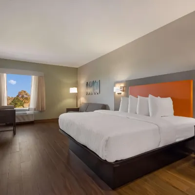 Spark by Hilton Destin Отели рядом с достопримечательностью «Пляж Джетти-Ист»
