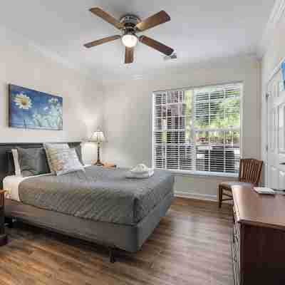 NEW Listing Gorgeous 2 bd Condo Rooms
