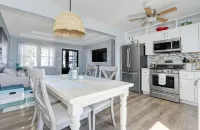 Pristine, airy beach home: sunsets, surf, golf, AC - 4つ星