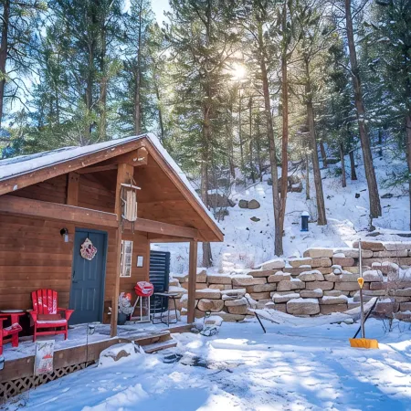 Private Hiking Trail! 2.4 Miles to Estes Park, Near Rmnp w/ King Bed. Dogs ok!