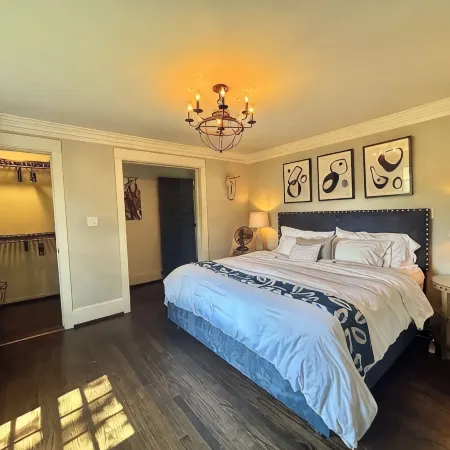 Special! Canton Street Noble Cottage steps to restaurants, gallery, live music