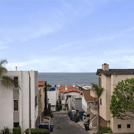 Beachside Retreat | Perfect Location| Free Parking