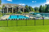 Retro 3BD Sun Valley Condo + Free Resort Amenities! - Mountain view