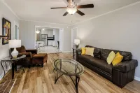 Beautiful Home Close To Everything - Bungalows