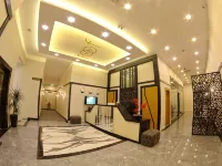 Roof 264 Hotel & Suites - parking
