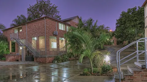 Heritage River Motor Inn - parking