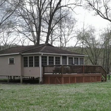 KD CottagesPrivate 2-bedroom tan cottage on Dunnings Creek, in Bedford County