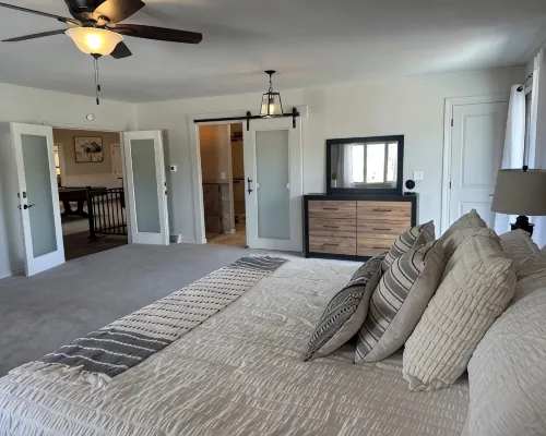 Enormous Home On Golf Course. Newly renovated - Sleeps 21! Hotels in Logan County