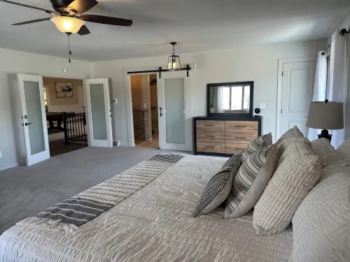 Enormous Home On Golf Course.  Newly renovated - Sleeps 21! - Wifi