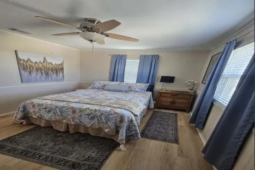Cozy and Clean steps from the beach. Gulf views <3 - 2 stjerner