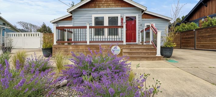 Cozy Seaside Cottage • Walk to Beach • Fenced Yard Hotels in Seaside