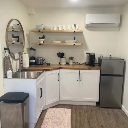 Chic studio hideaway in Riverdale with AC, Wifi