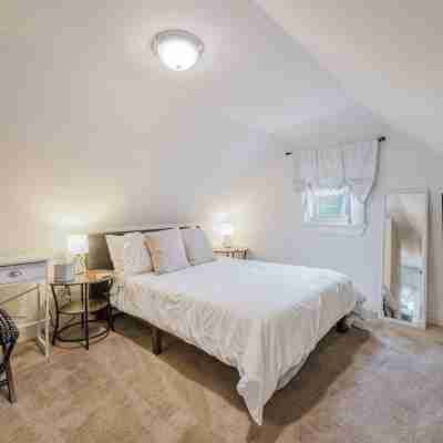 2Bd Charming Bungalow Near Events Rooms