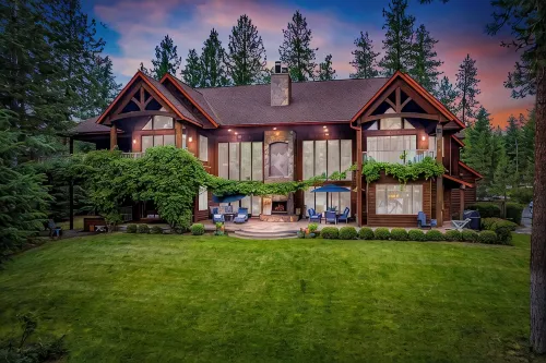 Cdas Finest Secluded Waterfront Estate 7000 Sq ft 5 Forested Acres-Close to Town