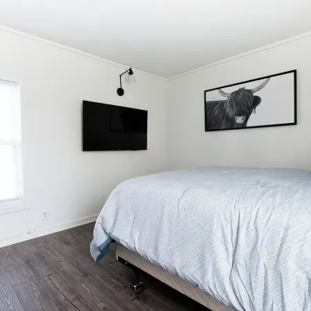 Charming apartment near Parkview Stadium in Fort Wayne