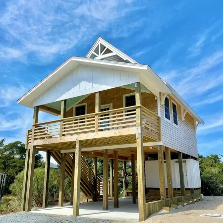 Charming 2-Bedroom, New Custom Home, Linens Provided, Walk to the Beach!