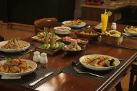 Sahira Butik Hotel Paledang - breakfast