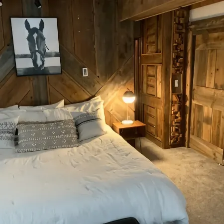 Most UNIQUE Luxury Prop in CB, Dogs ok, ski locker
