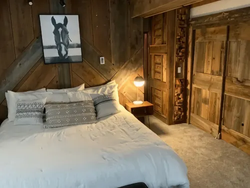 Most UNIQUE Luxury Prop in CB, Dogs ok, ski locker